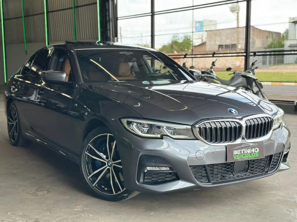 BMW 330E - Foto