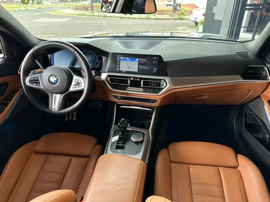 BMW 330E - Foto
