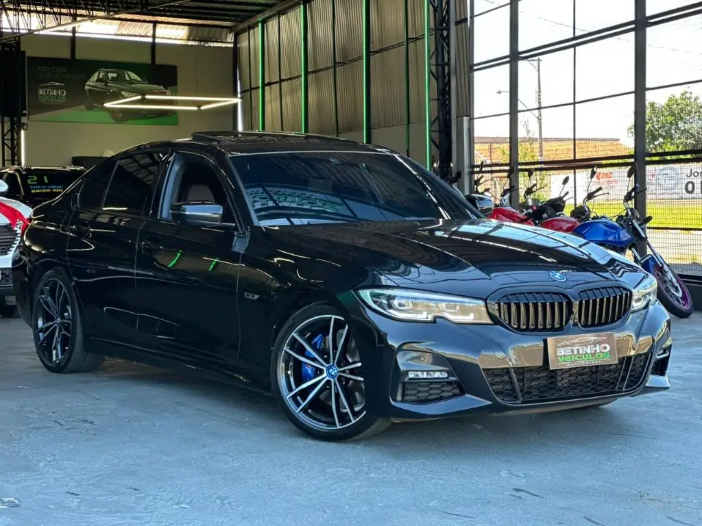 BMW 330E - Foto