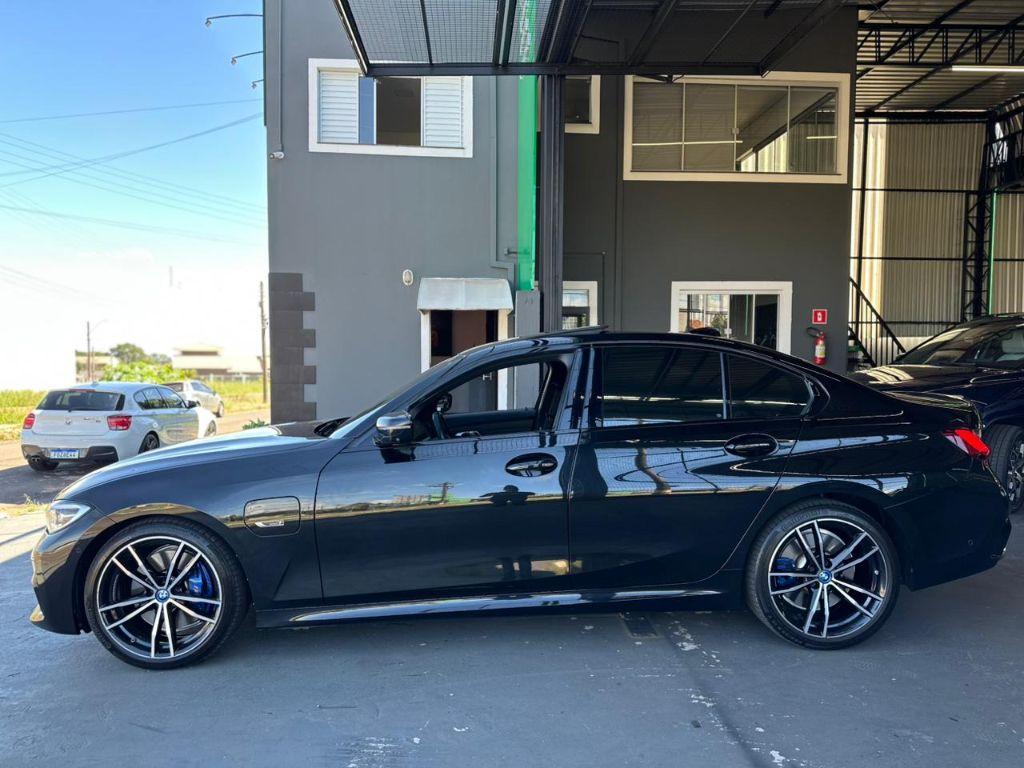 BMW 330E - Foto