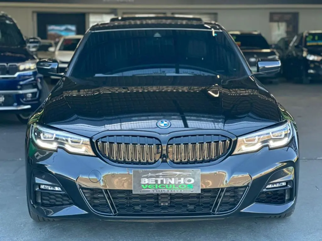 BMW 330E - Foto