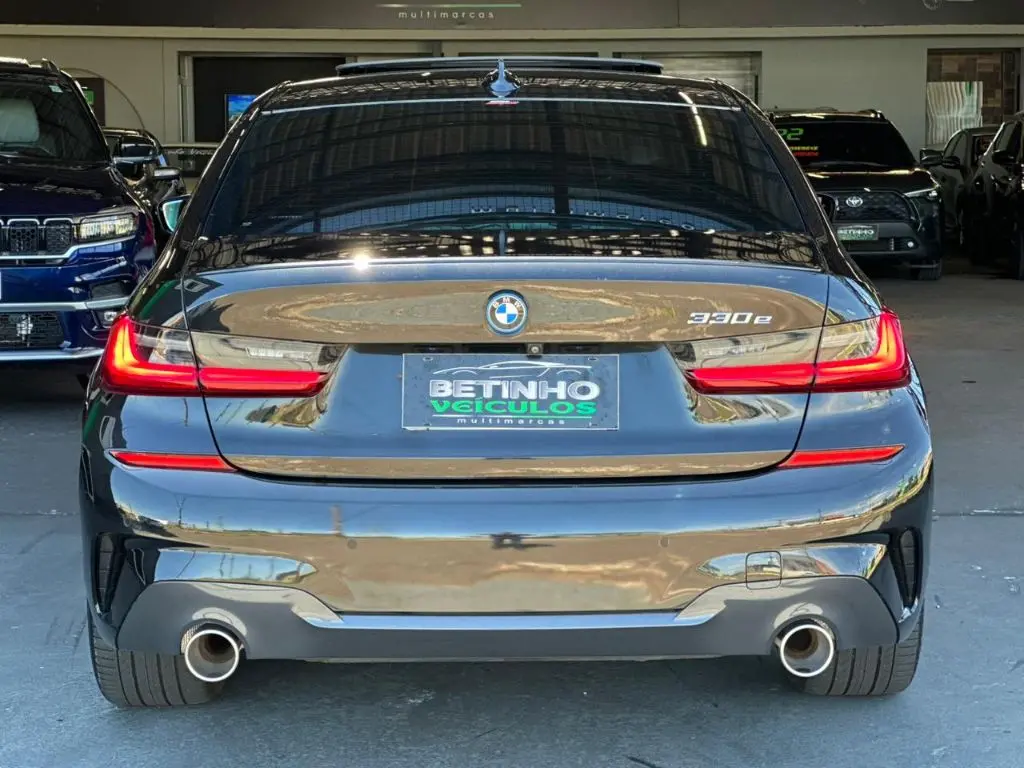 BMW 330E - Foto