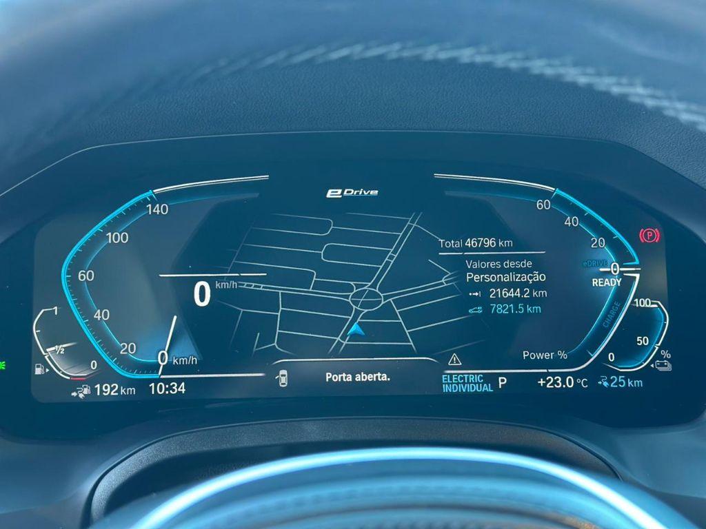 BMW 330E - Foto