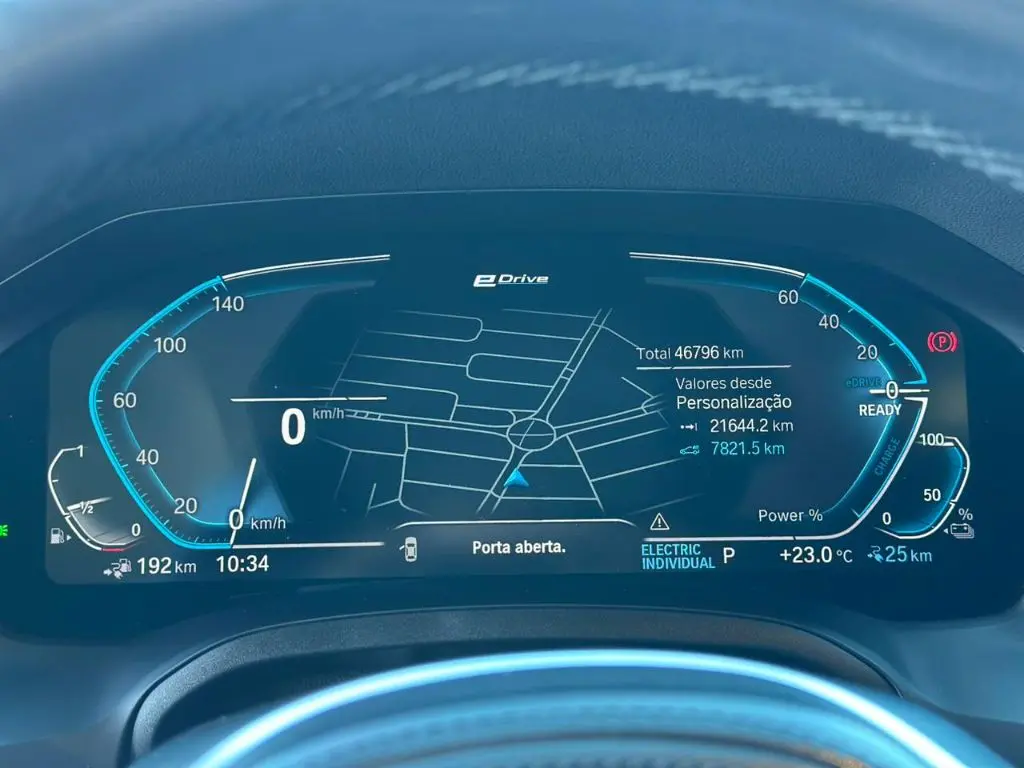 BMW 330E - Foto