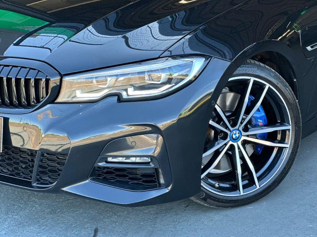 BMW 330E - Foto