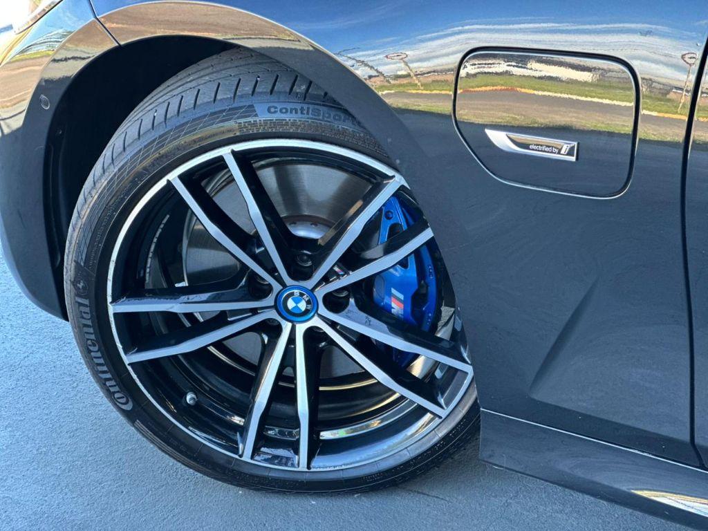 BMW 330E - Foto
