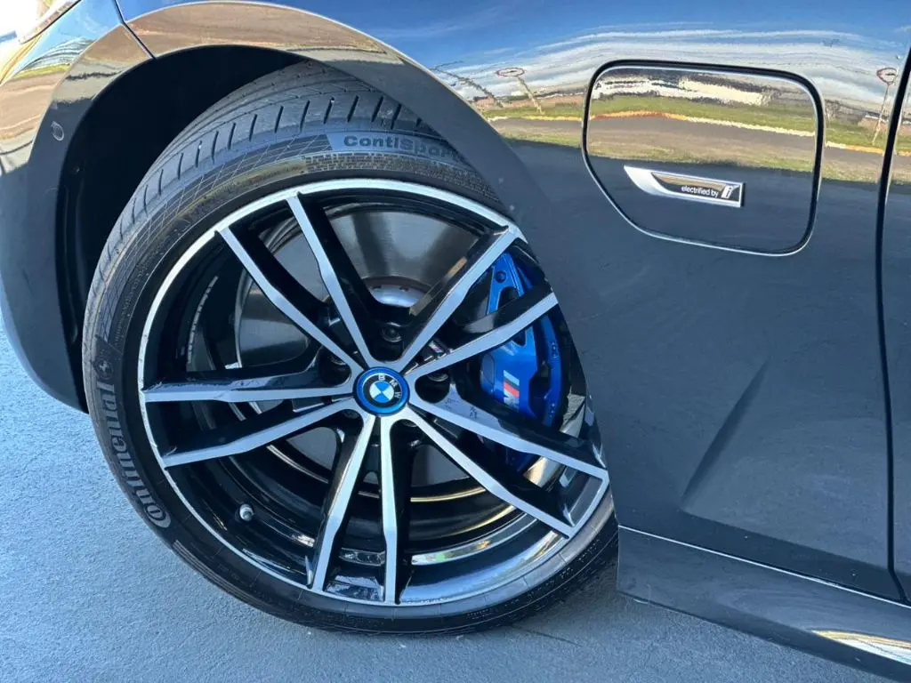 BMW 330E - Foto