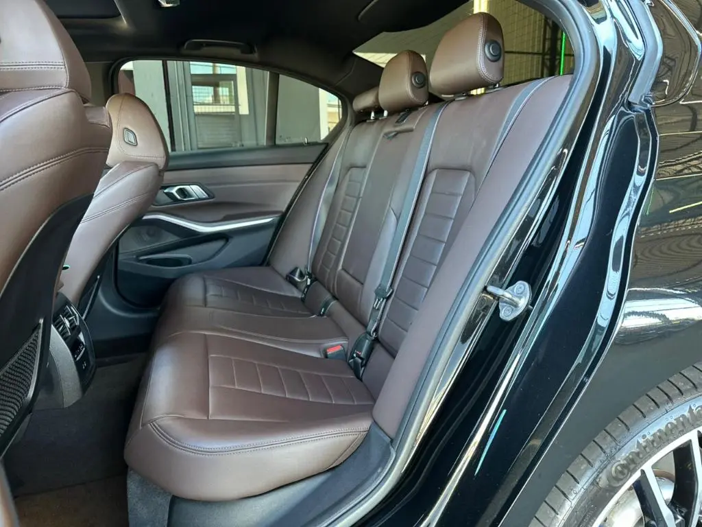 BMW 330E - Foto