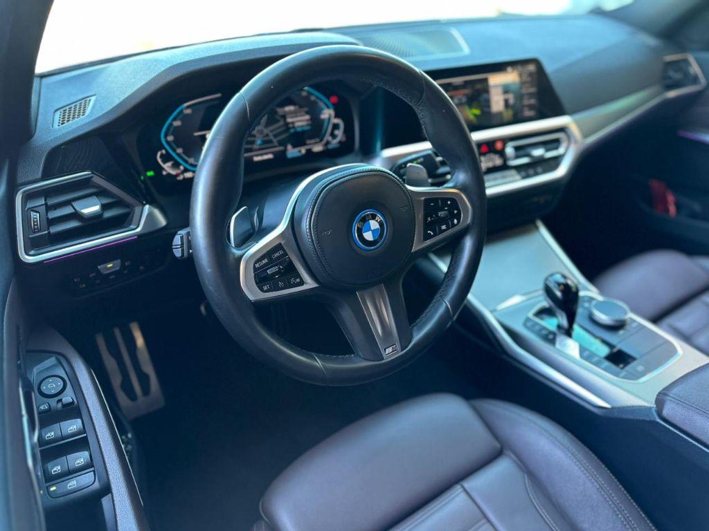 BMW 330E - Foto