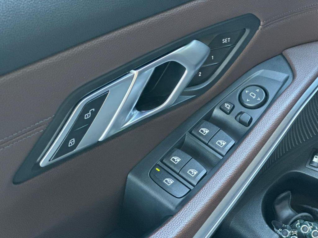 BMW 330E - Foto