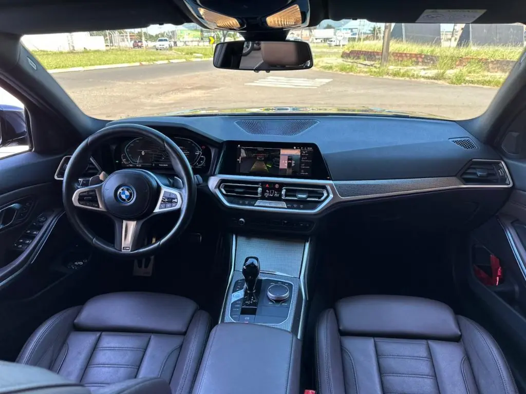 BMW 330E - Foto
