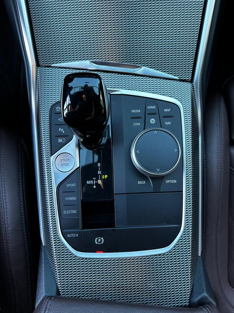 BMW 330E - Foto