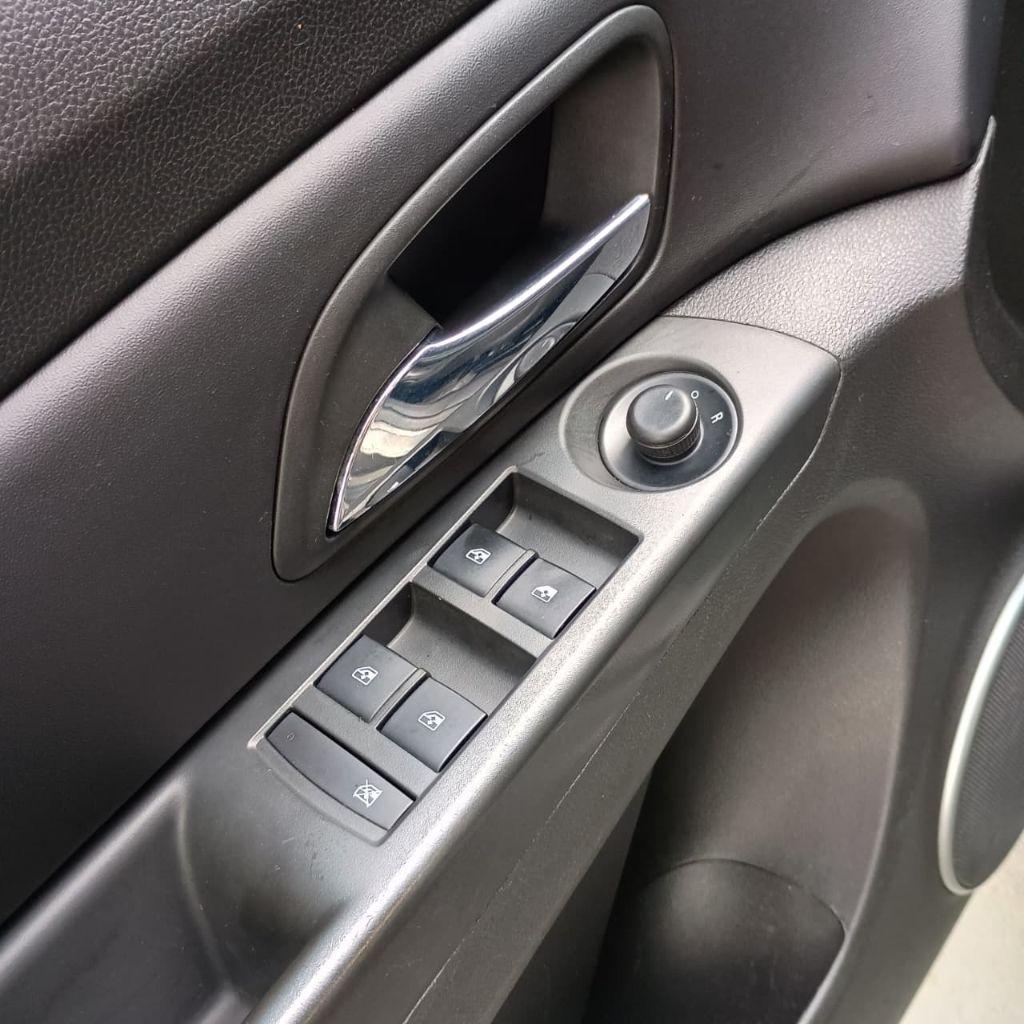 CHEVROLET Cruze Sedan - Foto