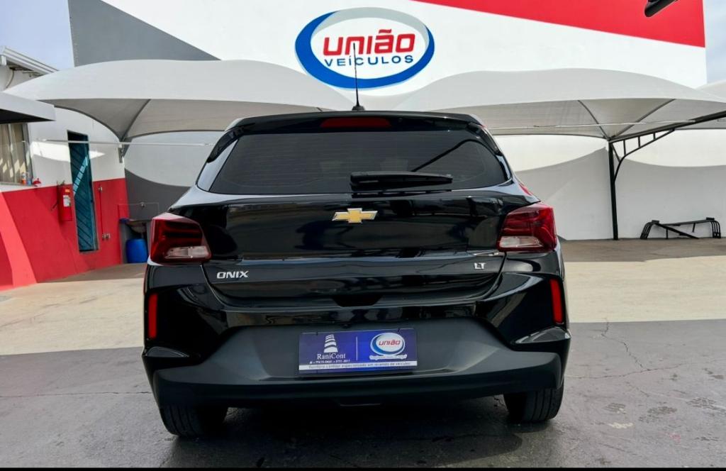 CHEVROLET Onix Hatch - Foto