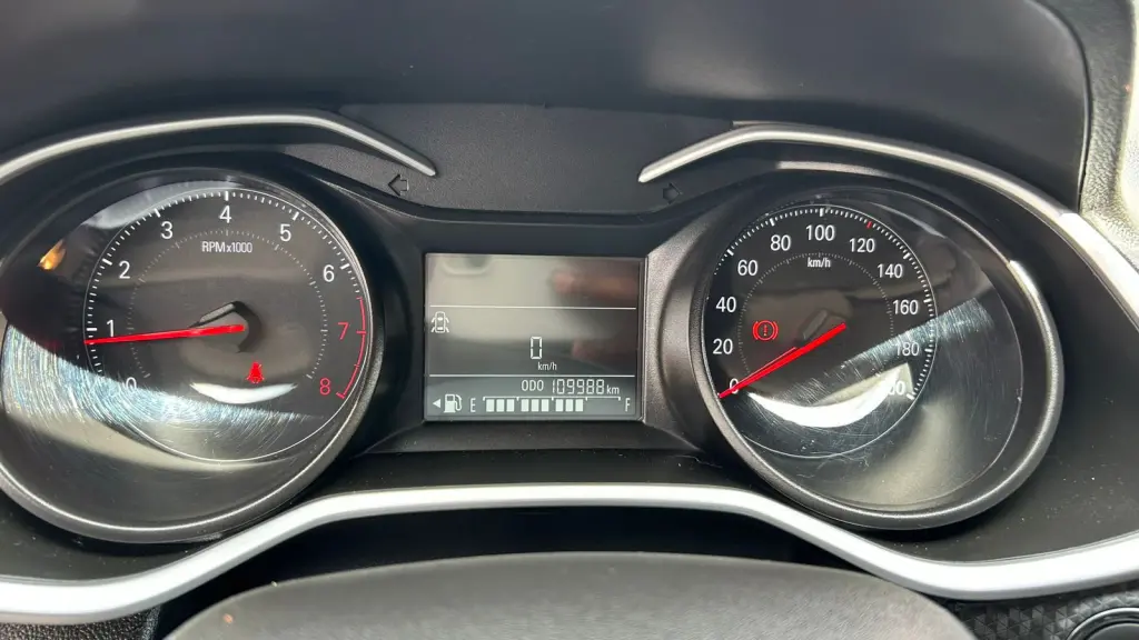 CHEVROLET Onix Hatch - Foto