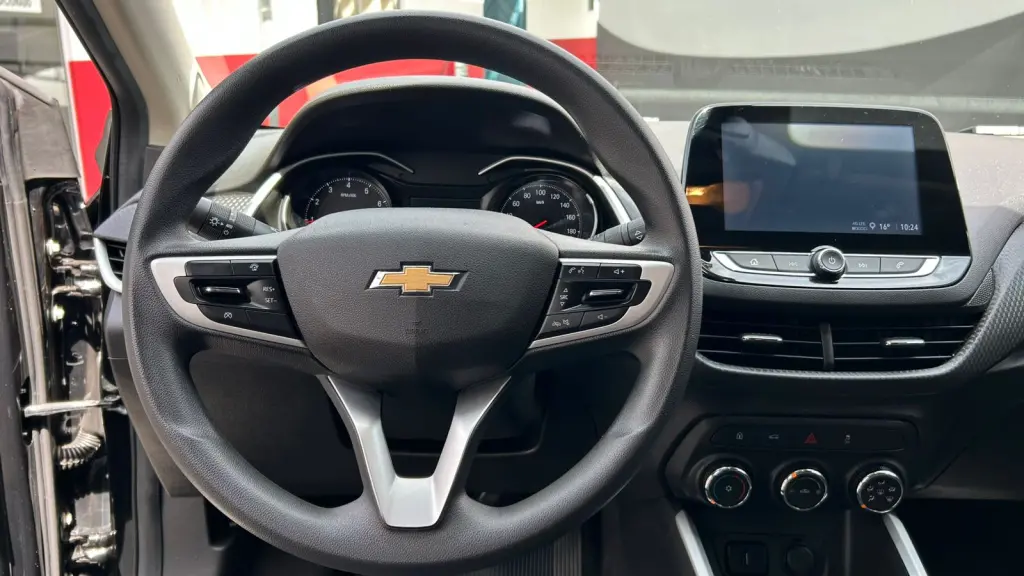 CHEVROLET Onix Hatch - Foto