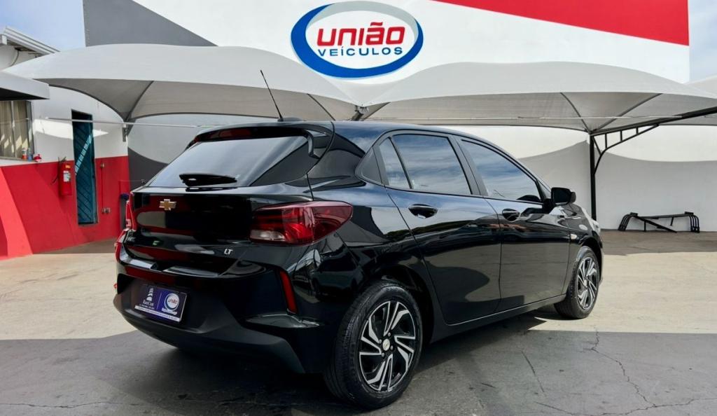 CHEVROLET Onix Hatch - Foto