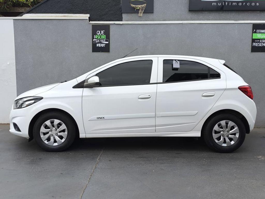 CHEVROLET Onix Hatch - Foto