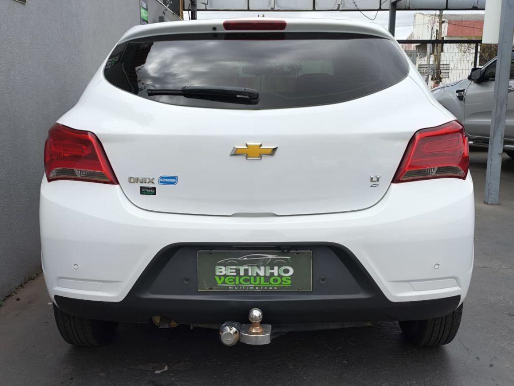 CHEVROLET Onix Hatch - Foto