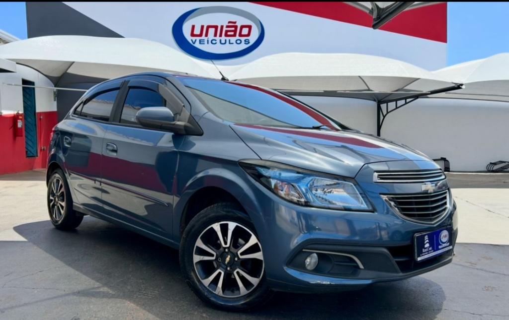 CHEVROLET Onix Hatch - Foto