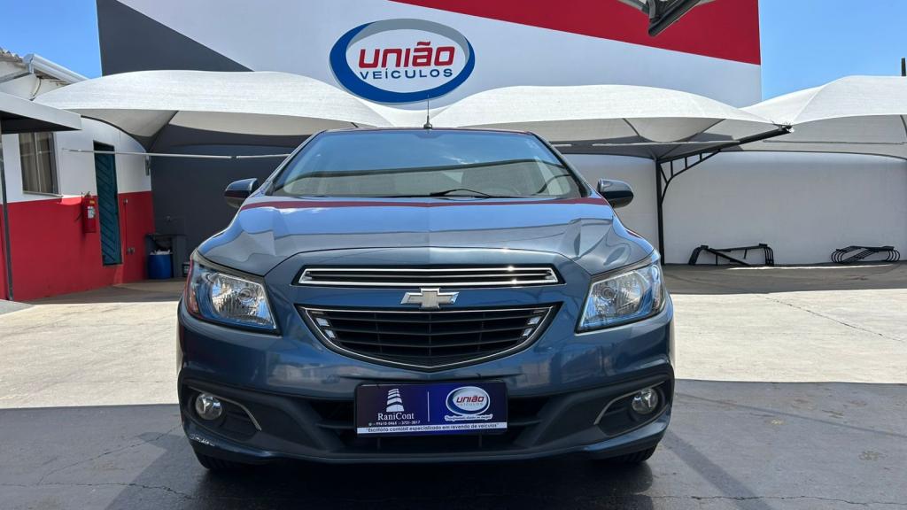 CHEVROLET Onix Hatch - Foto