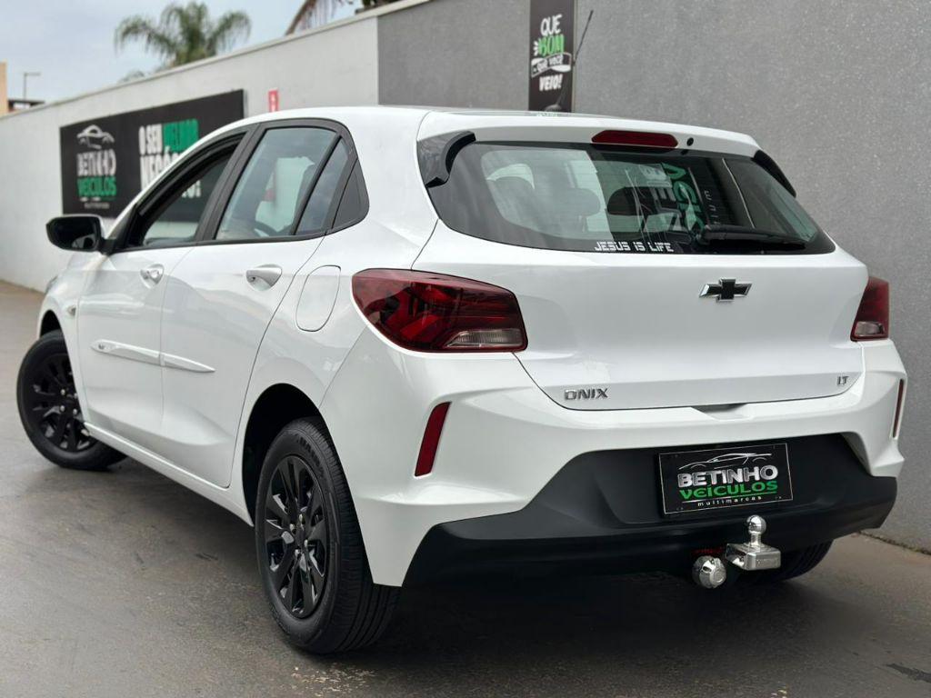 CHEVROLET Onix Hatch - Foto