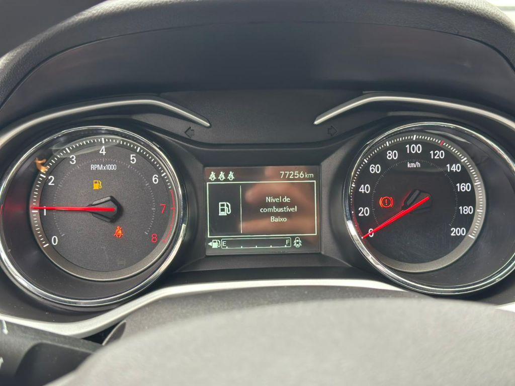 CHEVROLET Onix Hatch - Foto