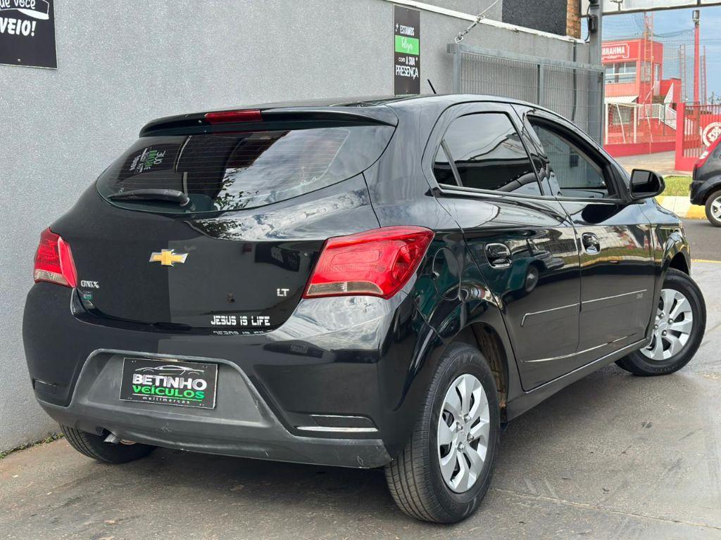 CHEVROLET Onix Hatch - Foto