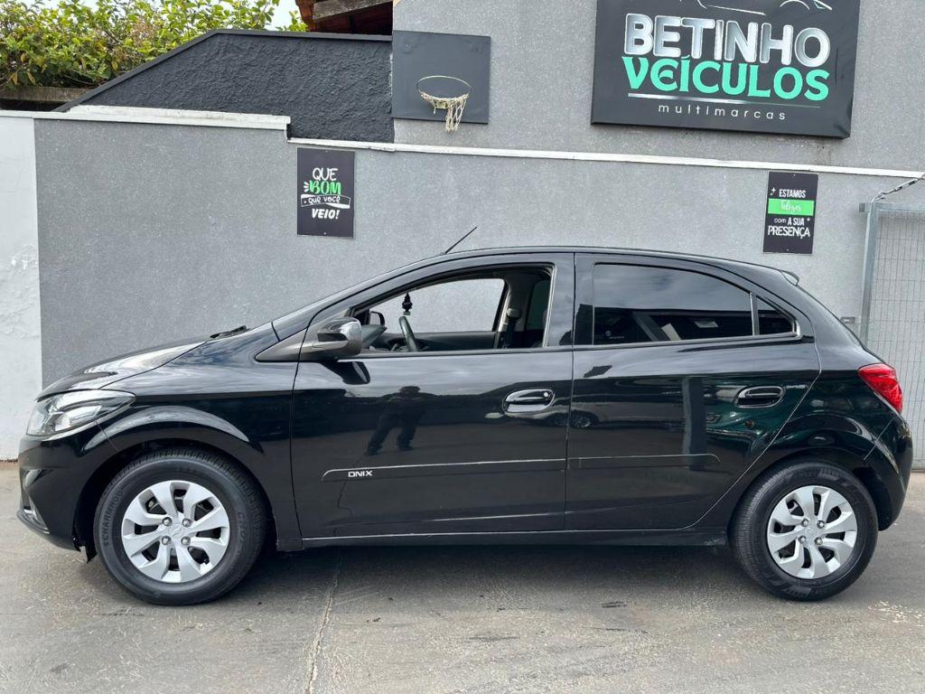 CHEVROLET Onix Hatch - Foto