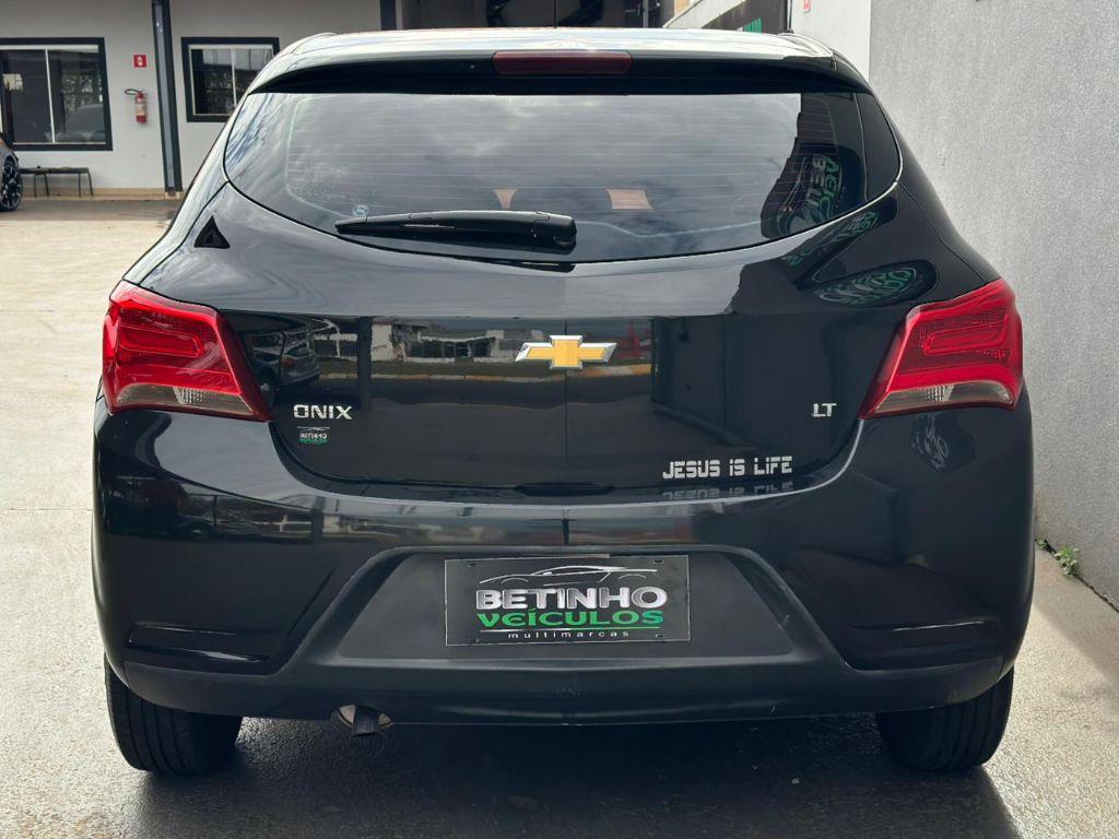CHEVROLET Onix Hatch - Foto