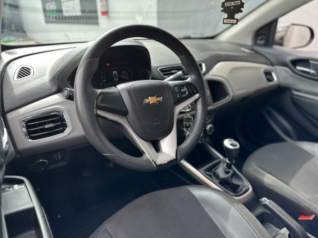 CHEVROLET Onix Hatch - Foto