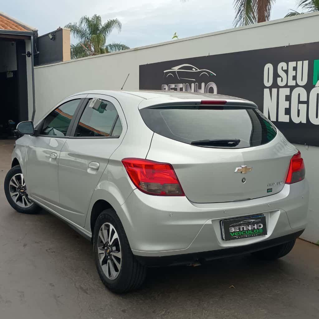 CHEVROLET Onix Hatch - Foto