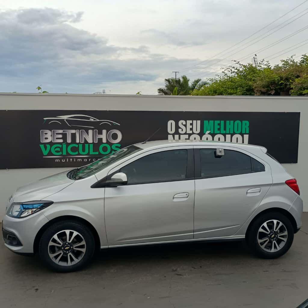 CHEVROLET Onix Hatch - Foto