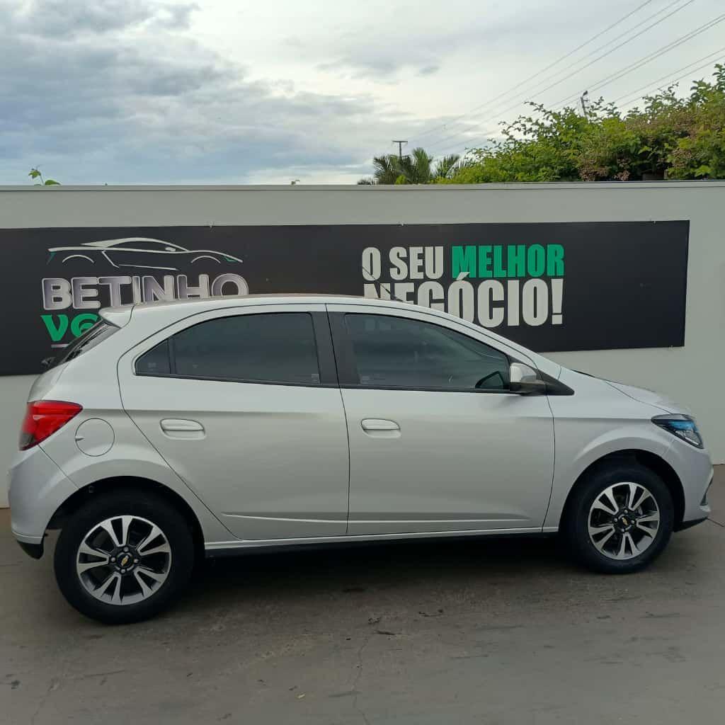 CHEVROLET Onix Hatch - Foto