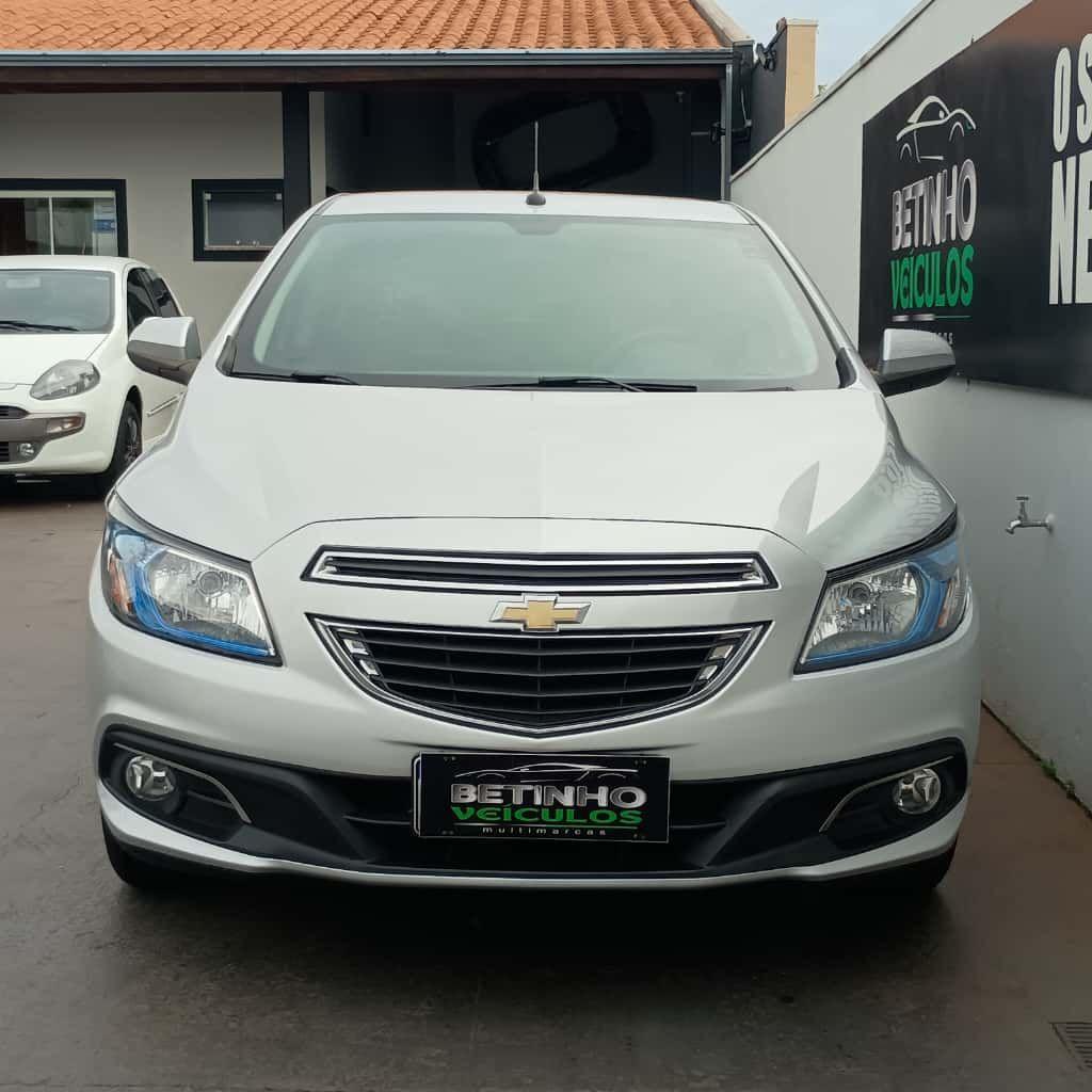 CHEVROLET Onix Hatch - Foto