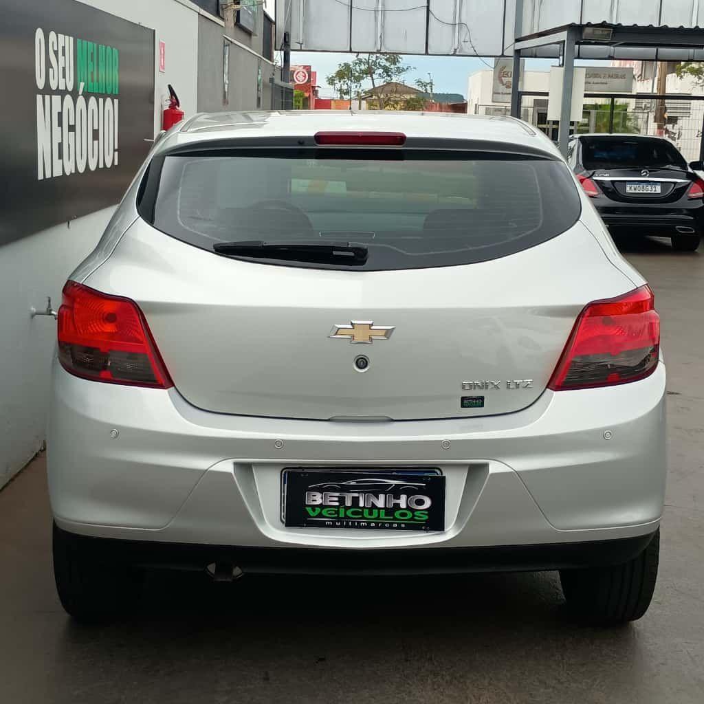 CHEVROLET Onix Hatch - Foto