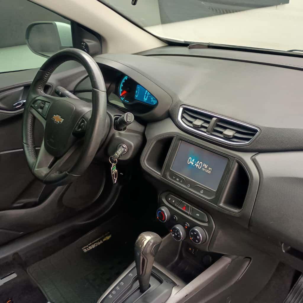 CHEVROLET Onix Hatch - Foto