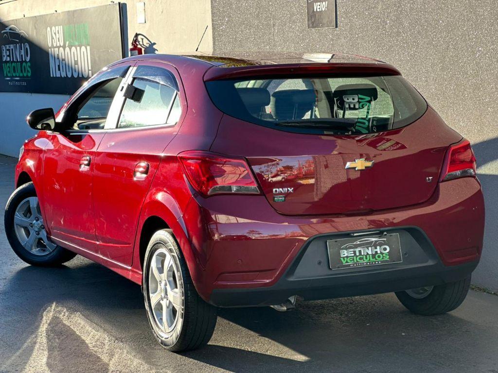 CHEVROLET Onix Hatch - Foto