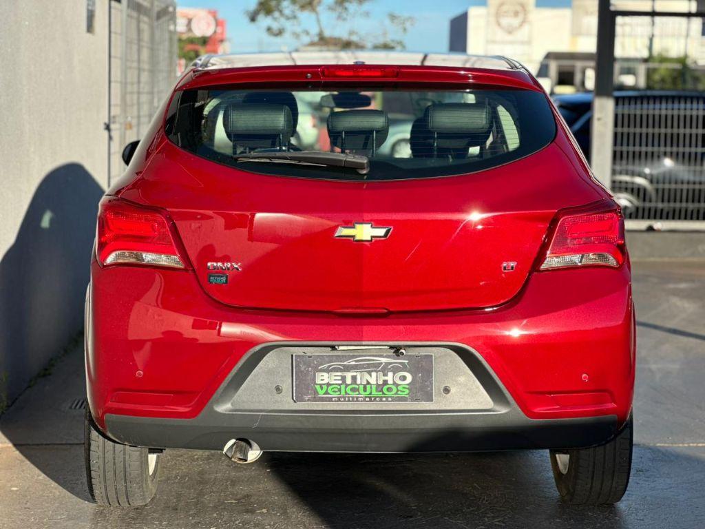 CHEVROLET Onix Hatch - Foto
