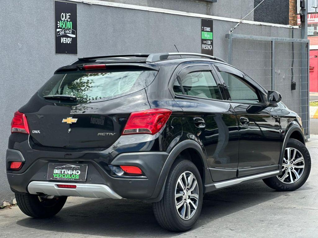 CHEVROLET Onix Hatch - Foto