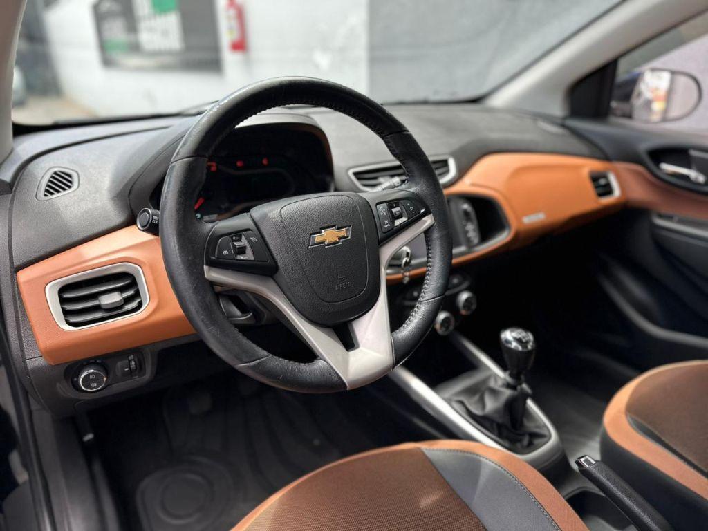 CHEVROLET Onix Hatch - Foto