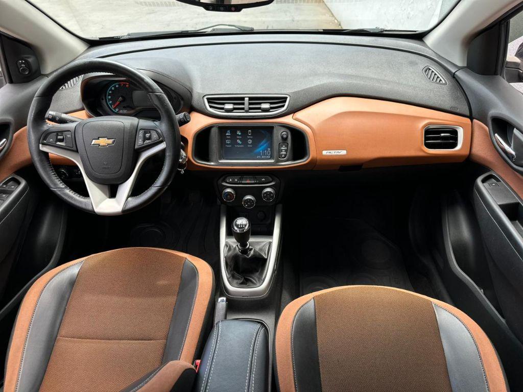 CHEVROLET Onix Hatch - Foto