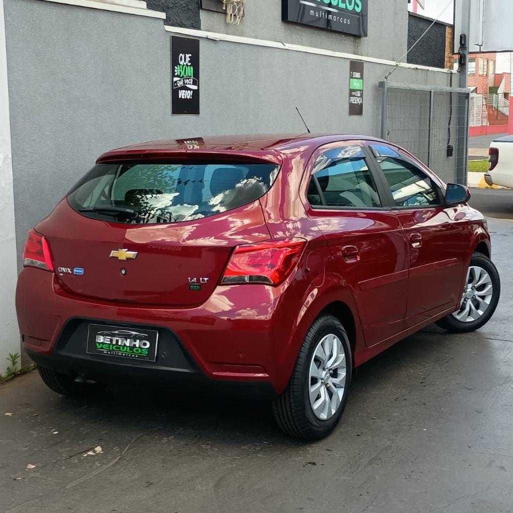CHEVROLET Onix Hatch - Foto