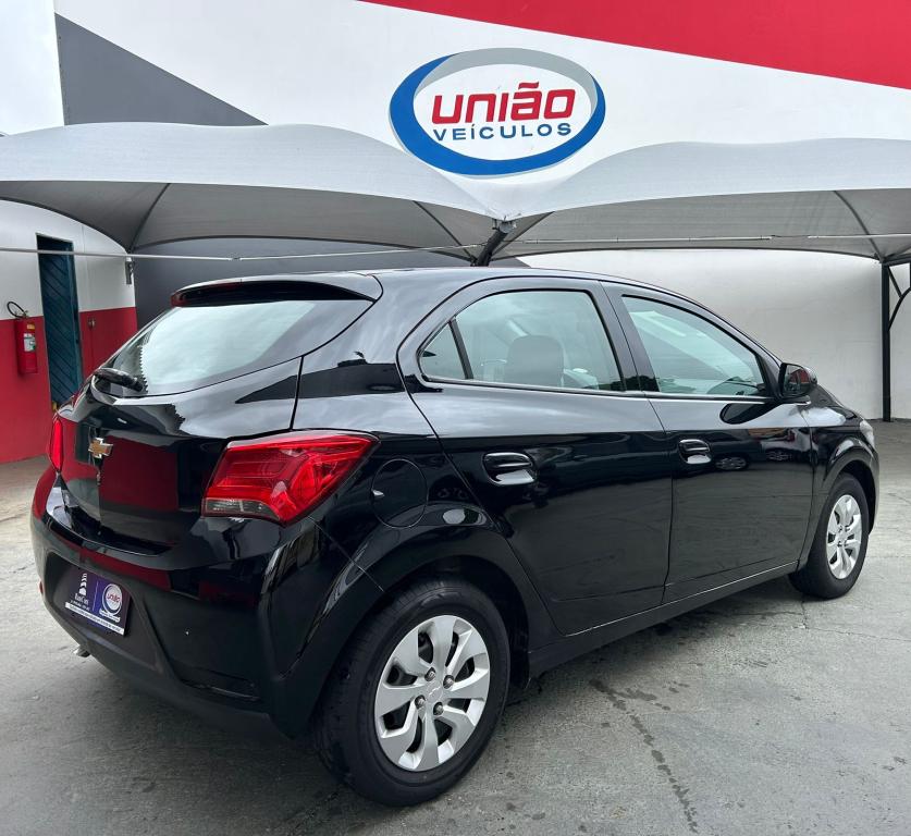 CHEVROLET Onix Hatch - Foto