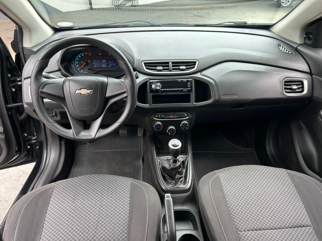 CHEVROLET Onix Hatch - Foto