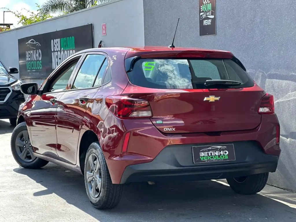 CHEVROLET Onix Hatch - Foto