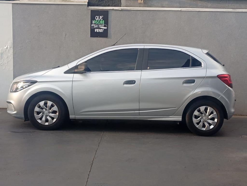 CHEVROLET Onix Hatch - Foto