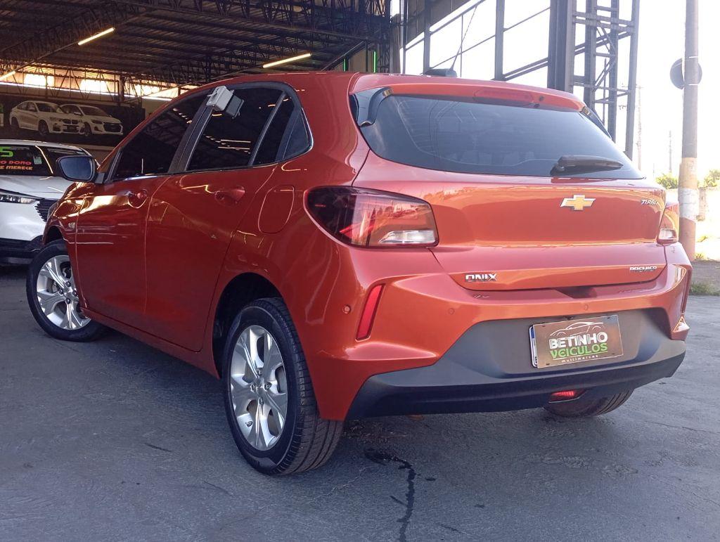CHEVROLET Onix Hatch - Foto
