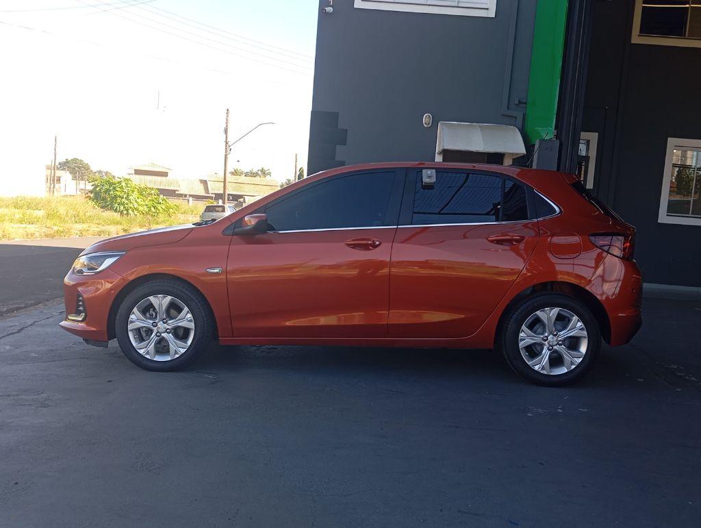 CHEVROLET Onix Hatch - Foto