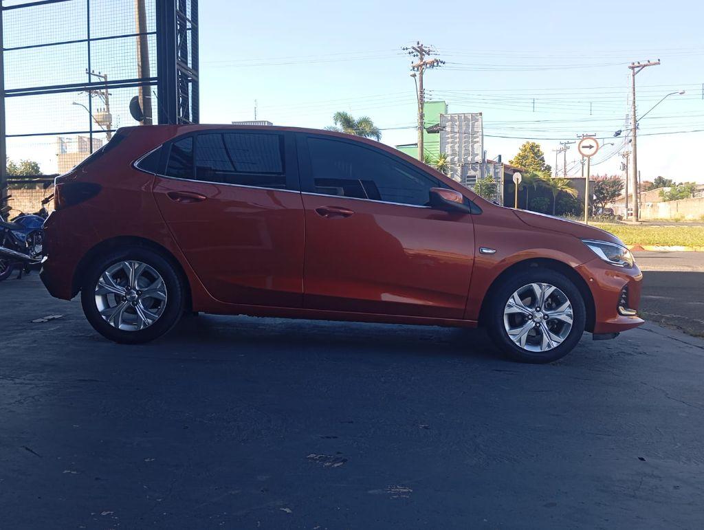 CHEVROLET Onix Hatch - Foto